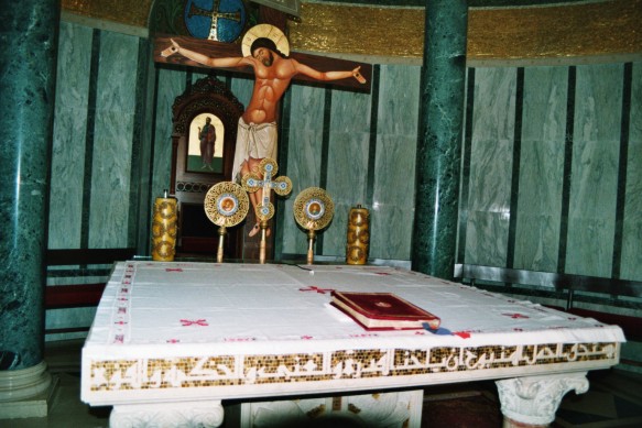 harissa - altar in der basilika st.paul